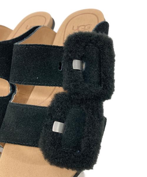 UGG（アグ）UGG (アグ) フラッフ インディオ サンダル ブラック サイズ:22.5の古着・服飾アイテム