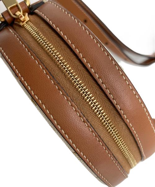 CELINE（セリーヌ）CELINE (セリーヌ) トリオンフラウンドパース ベージュ×ホワイトの古着・服飾アイテム