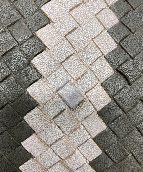 BOTTEGA VENETA（ボッテガベネタ）BOTTEGA VENETA (ボッテガベネタ) イントレチャートクラッチバッグ グレー×ブラウンの古着・服飾アイテム