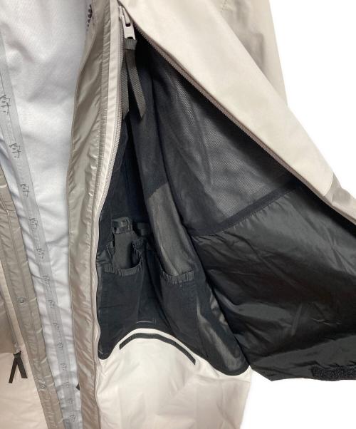 BEAUTY&YOUTH（ビューティーアンドユース）BEAUTY&YOUTH (ビューティーアンドユース) PERTEX 3LAYER MULTI PARKA COAT グレー サイズ:Mの古着・服飾アイテム