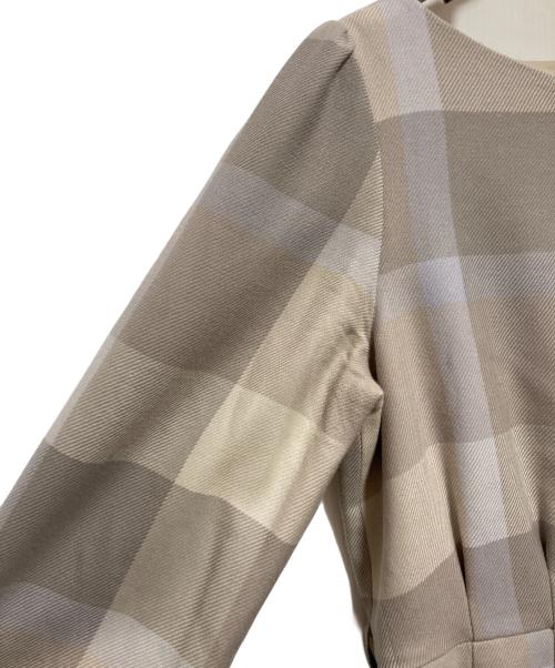 BLUE LABEL CRESTBRIDGE（ブルーレーベルクレストブリッジ）BLUE LABEL CRESTBRIDGE (ブルーレーベルクレストブリッジ) チェックウールビエラワンピース ベージュ サイズ:38の古着・服飾アイテム