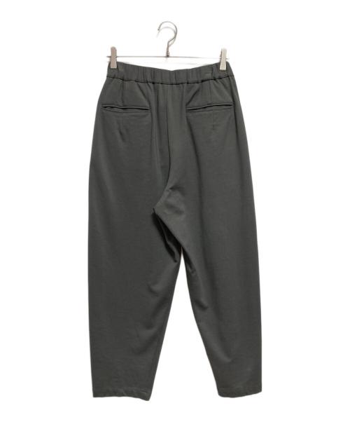 ATTACHMENT（アタッチメント）ATTACHMENT (アタッチメント) COMPRESSED PONTE JERSEY TWO PLEATS TAPERED FIT EASY パンツ オリーブ サイズ:1の古着・服飾アイテム