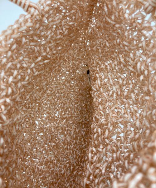 ANTEPRIMA（アンテプリマ）ANTEPRIMA (アンテプリマ) リボンチャーム付きミニワイヤーバッグ ベージュの古着・服飾アイテム