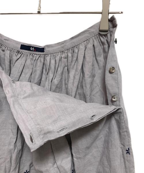 45R（フォーティファイブ・アール）45R (フォーティファイブ・アール) リネン刺繍フレアスカート グレー サイズ:2の古着・服飾アイテム
