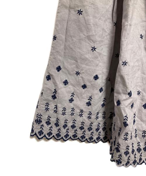 45R（フォーティファイブ・アール）45R (フォーティファイブ・アール) リネン刺繍フレアスカート グレー サイズ:2の古着・服飾アイテム