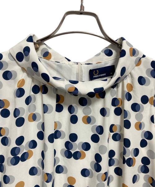 FRED PERRY（フレッドペリー）FRED PERRY (フレッドペリー) WOMEN PRINT SLEEVELESS DRESS アイボリー サイズ:10 未使用品の古着・服飾アイテム