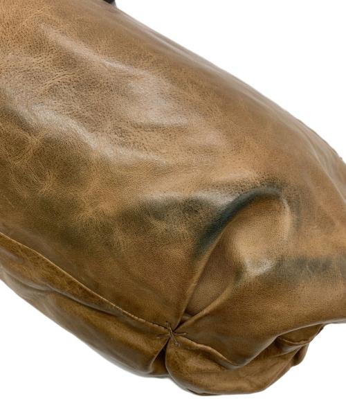 HENRY BEGUELIN（エンリーベグリン）HENRY BEGUELIN (エンリーベグリン) レザーショルダーバッグ ベージュの古着・服飾アイテム