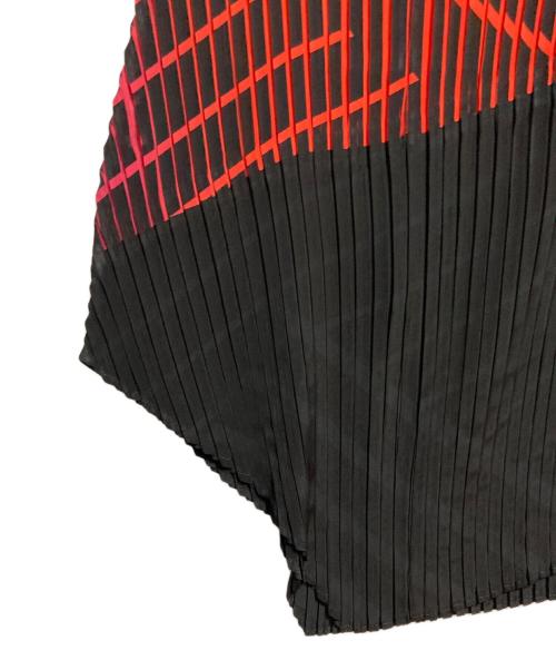 ISSEY MIYAKE（イッセイミヤケ）ISSEY MIYAKE (イッセイミヤケ) 総柄グラデーションノースリーブワンピース ブラック サイズ:3の古着・服飾アイテム