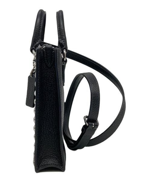 COACH（コーチ）COACH (コーチ) ノースサウススタッズ 2WAYショルダーバッグ ブラックの古着・服飾アイテム