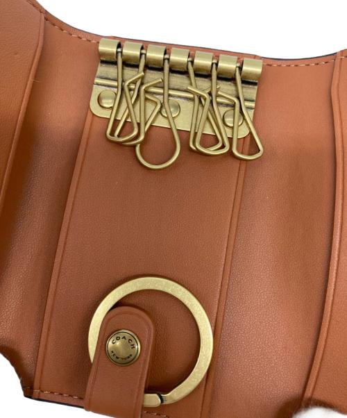 COACH（コーチ）COACH (コーチ) エッセンシャル 6 リング キー ケース・ホース アンド キャリッジ プリント ブラウンの古着・服飾アイテム