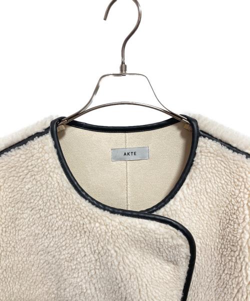 AKTE（アクテ）AKTE (アクテ) トリミングロングボアコート ホワイト サイズ:FREEの古着・服飾アイテム