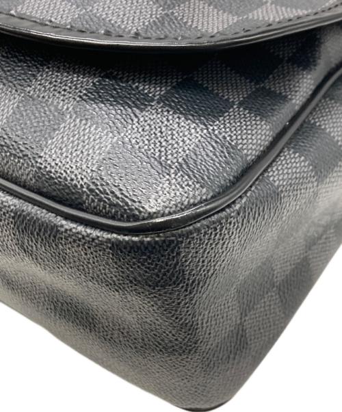 LOUIS VUITTON（ルイ ヴィトン）LOUIS VUITTON (ルイ ヴィトン) ダミエ・グラフィット  ダニエルMM メセンジャーバッグ  ブラックの古着・服飾アイテム