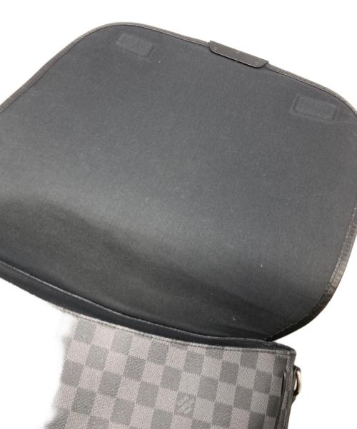 LOUIS VUITTON（ルイ ヴィトン）LOUIS VUITTON (ルイ ヴィトン) ダミエ・グラフィット  ダニエルMM メセンジャーバッグ  ブラックの古着・服飾アイテム