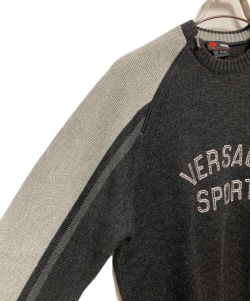 VERSACE Sport（ヴェルサーチ スポーツ）VERSACE sport (ヴェルサーチ スポーツ) ロゴニット グレー サイズ:Lの古着・服飾アイテム