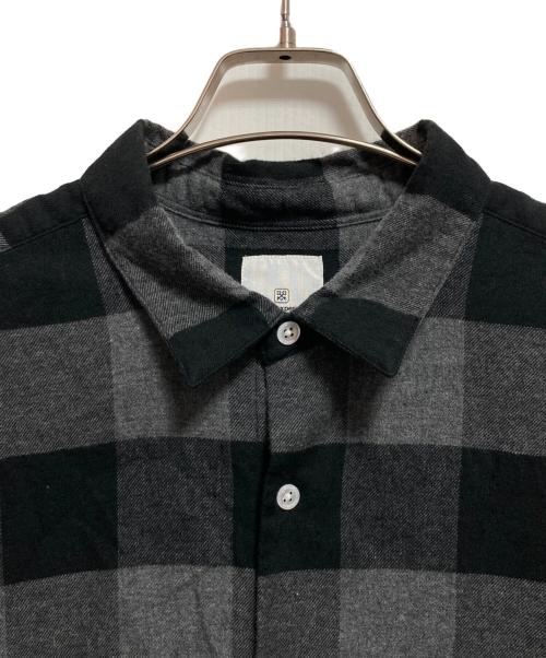 uniform experiment（ユニフォームエクスペリメント）uniform experiment (ユニフォームエクスペリメント) BAGGY LOGO REGULAR COLLAR FLANNEL BLOCKCHECK SHIRT グレー サイズ:3の古着・服飾アイテム