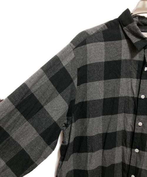 uniform experiment（ユニフォームエクスペリメント）uniform experiment (ユニフォームエクスペリメント) BAGGY LOGO REGULAR COLLAR FLANNEL BLOCKCHECK SHIRT グレー サイズ:3の古着・服飾アイテム