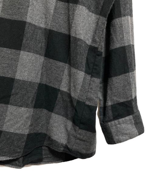 uniform experiment（ユニフォームエクスペリメント）uniform experiment (ユニフォームエクスペリメント) BAGGY LOGO REGULAR COLLAR FLANNEL BLOCKCHECK SHIRT グレー サイズ:3の古着・服飾アイテム