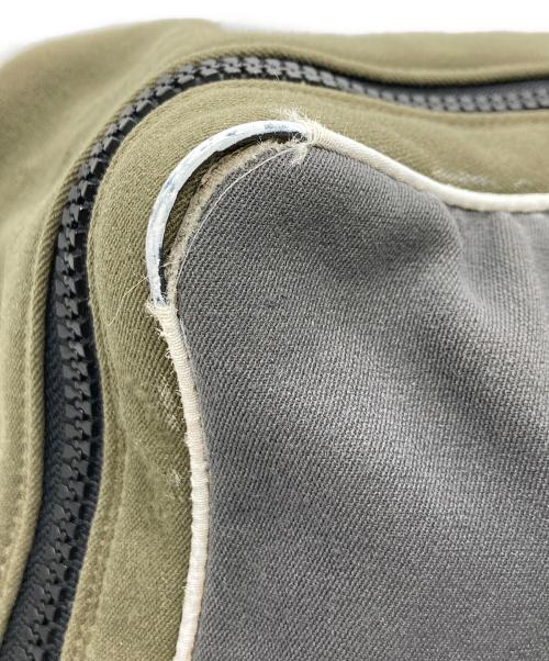 MIU MIU（ミュウミュウ）MIU MIU (ミュウミュウ) クロスボディバッグ グレー×グリーンの古着・服飾アイテム