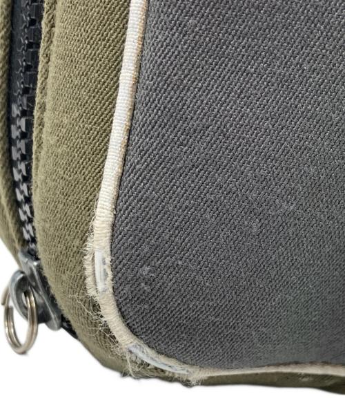 MIU MIU（ミュウミュウ）MIU MIU (ミュウミュウ) クロスボディバッグ グレー×グリーンの古着・服飾アイテム