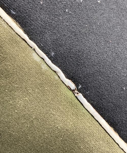 MIU MIU（ミュウミュウ）MIU MIU (ミュウミュウ) クロスボディバッグ グレー×グリーンの古着・服飾アイテム