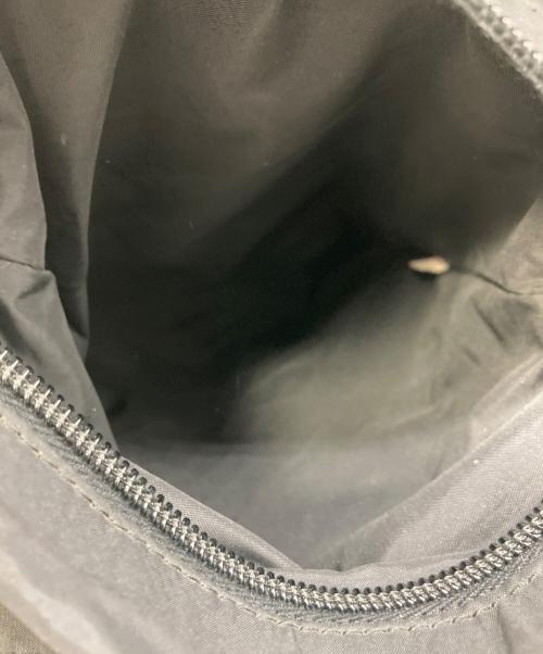 MIU MIU（ミュウミュウ）MIU MIU (ミュウミュウ) クロスボディバッグ グレー×グリーンの古着・服飾アイテム