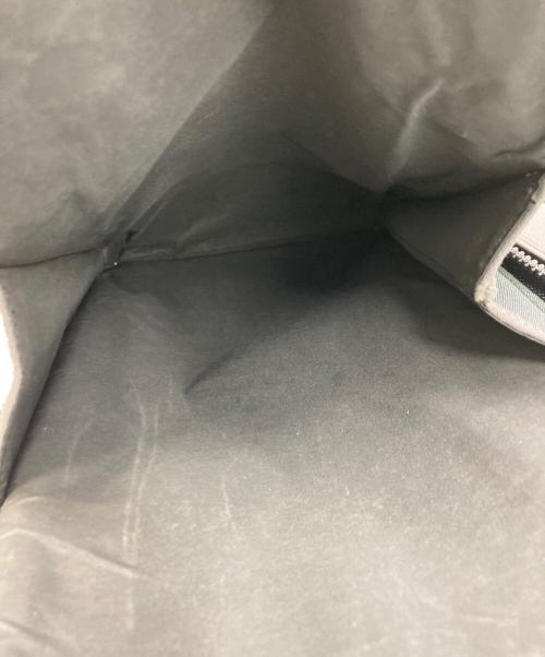 MIU MIU（ミュウミュウ）MIU MIU (ミュウミュウ) クロスボディバッグ グレー×グリーンの古着・服飾アイテム