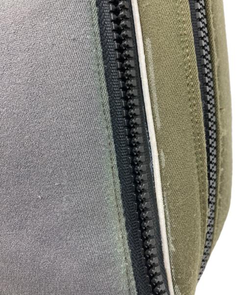 MIU MIU（ミュウミュウ）MIU MIU (ミュウミュウ) クロスボディバッグ グレー×グリーンの古着・服飾アイテム