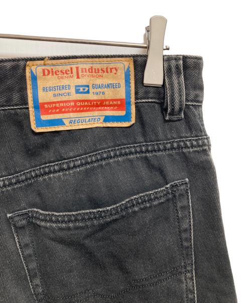 DIESEL（ディーゼル）DIESEL (ディーゼル) 2001 D MACRO デニムパンツ ブラック サイズ:W28の古着・服飾アイテム