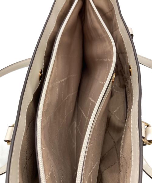 MICHAEL KORS（マイケル・コース）MICHAEL KORS (マイケル・コース) SHEILA ミッドファスナー トート ラージ ホワイト 未使用品の古着・服飾アイテム