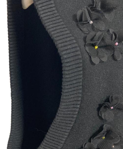 UNITED ARROWS（ユナイテッドアローズ）UNITED ARROWS (ユナイテッドアローズ) 3D フラワーモチーフ ノースリーブ ニットベスト ブラック サイズ:FREEの古着・服飾アイテム