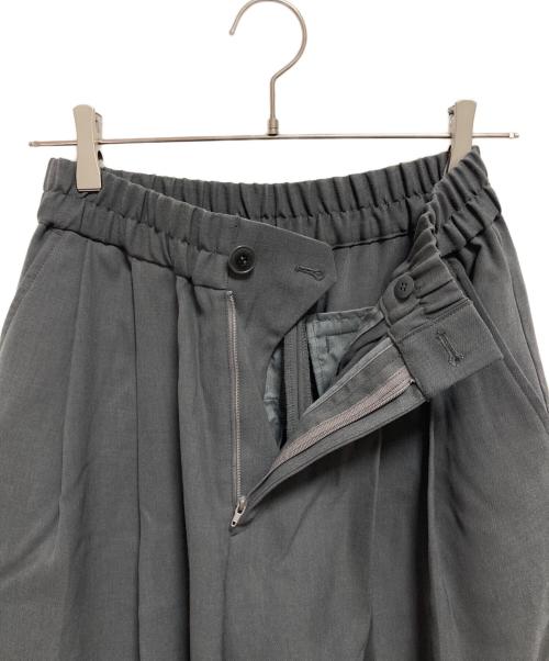 BABYLONE（バビロン）BABYLONE (バビロン) トリクシオンタックパンツ グレー サイズ:38の古着・服飾アイテム