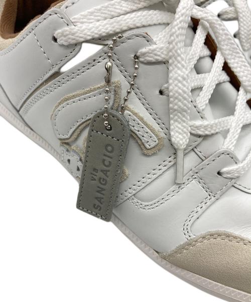 via SANGACIO（ヴィア・サンガチオ）via SANGACIO (ヴィア・サンガチオ) ローカットスニーカー ホワイト サイズ:26.5の古着・服飾アイテム