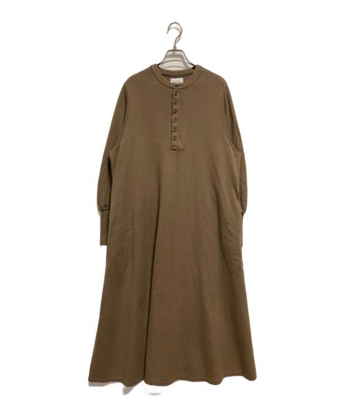 foufou（フーフー ザドレス）foufou (フーフー ザドレス) henley neck volume sleeve one piece ベージュ サイズ:FREEの古着・服飾アイテム