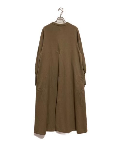 foufou（フーフー ザドレス）foufou (フーフー ザドレス) henley neck volume sleeve one piece ベージュ サイズ:FREEの古着・服飾アイテム