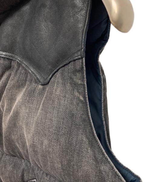 RockyMountainFeatherBed（ロッキーマウンテンフェザーベッド）RockyMountainFeatherBed (ロッキーマウンテンフェザーベッド) BEAMS (ビームス) 別注デニムダウンベスト ブラック サイズ:36の古着・服飾アイテム
