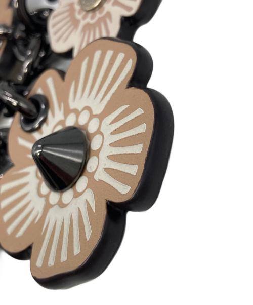 COACH（コーチ）COACH (コーチ) フラワーモチーフキーホルダー ベージュの古着・服飾アイテム