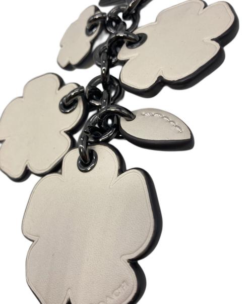 COACH（コーチ）COACH (コーチ) フラワーモチーフキーホルダー ベージュの古着・服飾アイテム