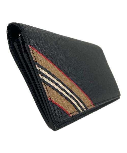 BURBERRY（バーバリー）BURBERRY (バーバリー) アイコンストライフロングウォレット ブラックの古着・服飾アイテム