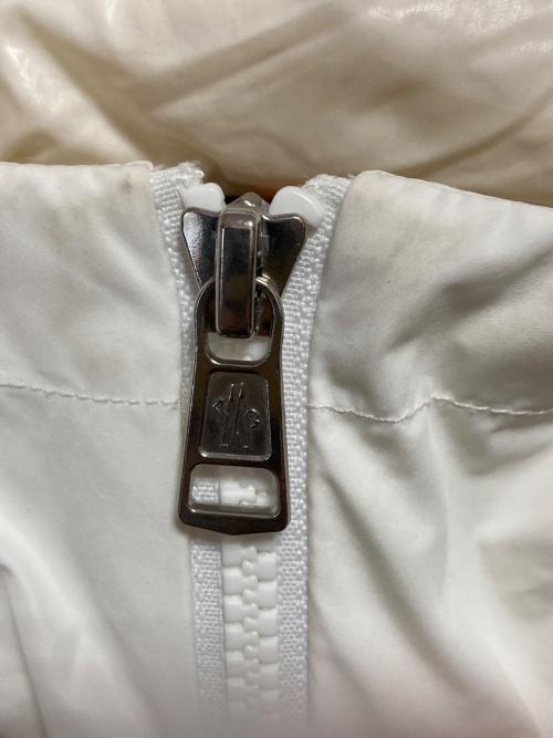 MONCLER（モンクレール）MONCLER (モンクレール) OLARGUESダウンジャケット ホワイト サイズ:3の古着・服飾アイテム