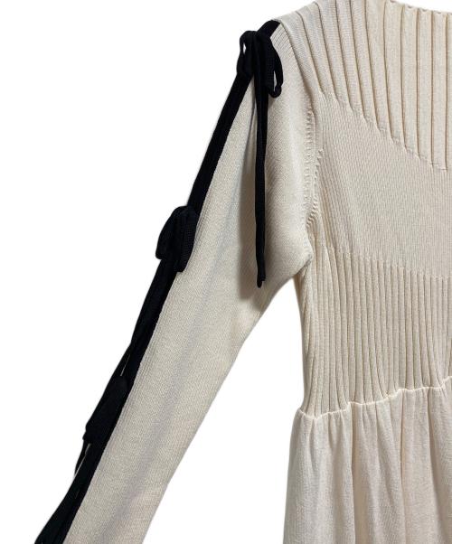 furfur（ファーファー）FURFUR (ファーファー) バイカラーリボンニットドレス ホワイト サイズ:FREEの古着・服飾アイテム