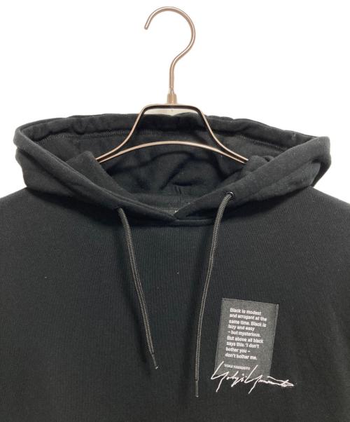 Yohji Yamamoto pour homme（ヨウジヤマモト プールオム）Yohji Yamamoto pour homme (ヨウジヤマモト プールオム) New Era (ニューエラ) YY LABEL LOGO HOODIE ブラック サイズ:Mの古着・服飾アイテム