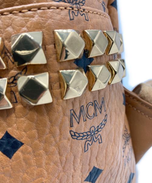 MCM（エムシーエム）MCM (エムシーエム) スタッズリュック ブラウンの古着・服飾アイテム