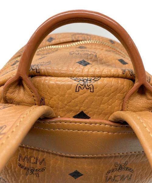 MCM（エムシーエム）MCM (エムシーエム) スタッズリュック ブラウンの古着・服飾アイテム