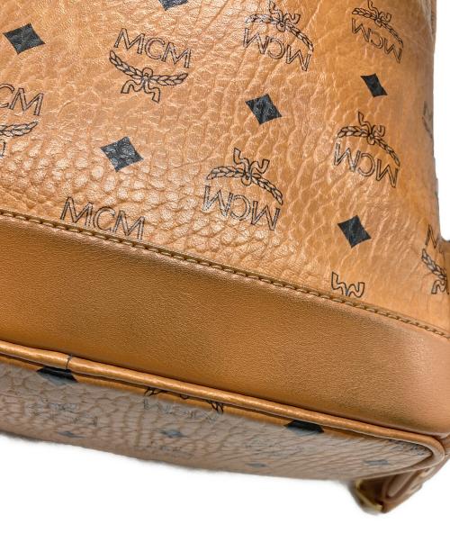 MCM（エムシーエム）MCM (エムシーエム) スタッズリュック ブラウンの古着・服飾アイテム