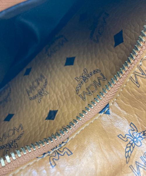 MCM（エムシーエム）MCM (エムシーエム) スタッズリュック ブラウンの古着・服飾アイテム