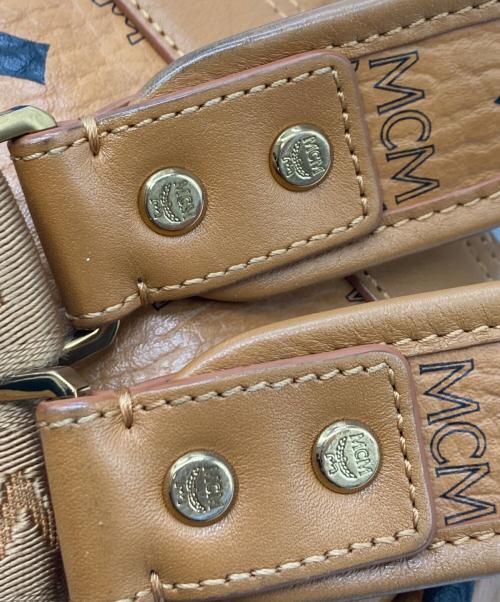 MCM（エムシーエム）MCM (エムシーエム) スタッズリュック ブラウンの古着・服飾アイテム