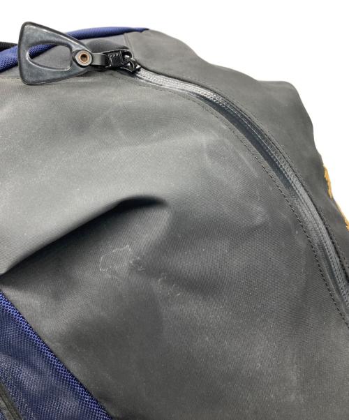 ARC'TERYX（アークテリクス）ARC'TERYX (アークテリクス) BEAMS (ビームス) ARRO22 バックパック ブラック×ネイビーの古着・服飾アイテム