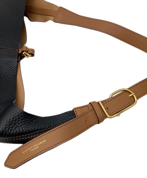 GIANNI CHIARINI（ジャンニ キアリーニ）GIANNI CHIARINI (ジャンニ キアリーニ) coraワンショルダーバッグ ブラックの古着・服飾アイテム