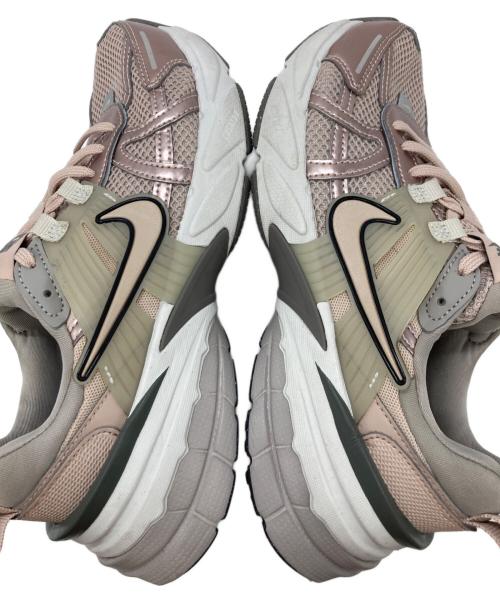 NIKE（ナイキ）NIKE (ナイキ) V2K Run スニーカー ピンク サイズ:24.5㎝の古着・服飾アイテム