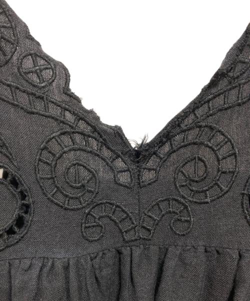 crinkle crinkle crinkle（クリンクル クリンクル クリンクル）crinkle crinkle crinkle (クリンクル クリンクル クリンクル) エンブロイダリーキャミドレス ブラック サイズ:FREEの古着・服飾アイテム